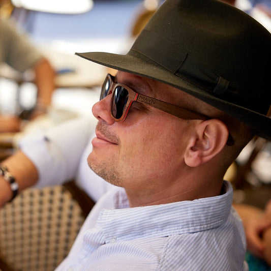 Vad ska jag köpa i julklapp till min man, Hållbara julklappar, Julklapp till honom, Julklapp till pojkvän, Julklappstips kille, Solglasögon herr, Solglasögon i trä, Snygga solglasögon till pojkvän i julklapp