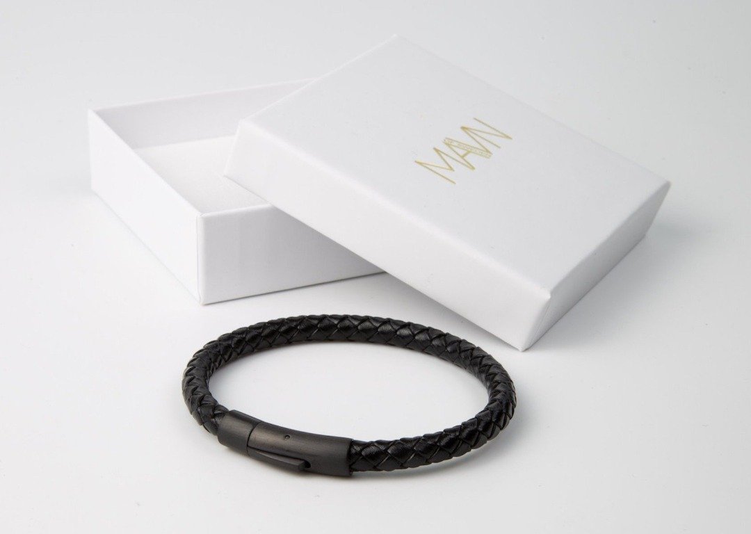 svart armband läder herr med presentbox Vanstad - MAVN Of Sweden, armband, herrarmband, läderarmband, stilrent armband, mode, accessoarer, presentbox, leverans, fri frakt, fri retur, Student present