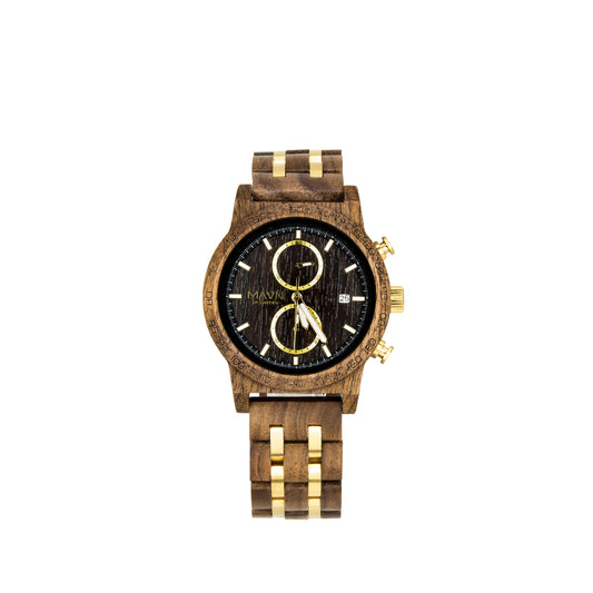 Terralux herrklocka i valnötsträ - framsida och urtavla
Terralux detaljbild - gyllene detaljer och valnötsträ
Terralux på handled - skandinavisk design