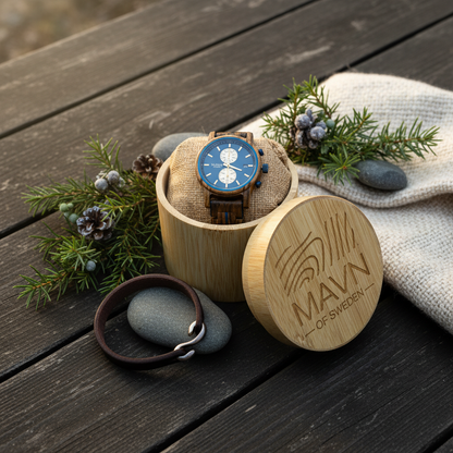 Exklusivt gåvoset för herr med Sandhammaren hybrid träklocka och Arvika brunt läderarmband
